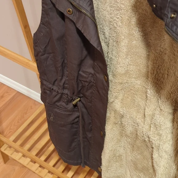 Fur lined vest - Picture 2 of 4